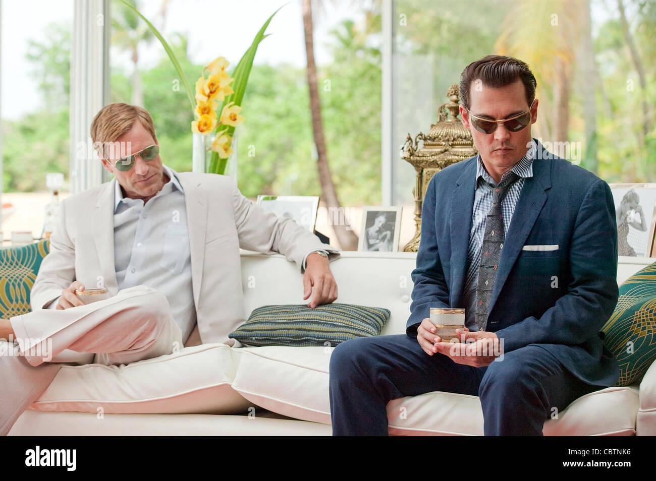 THE RUM DIARY (2011) AARON ECKHART JOHNNY DEPP BRUCE ROBINSON (DIR) 001