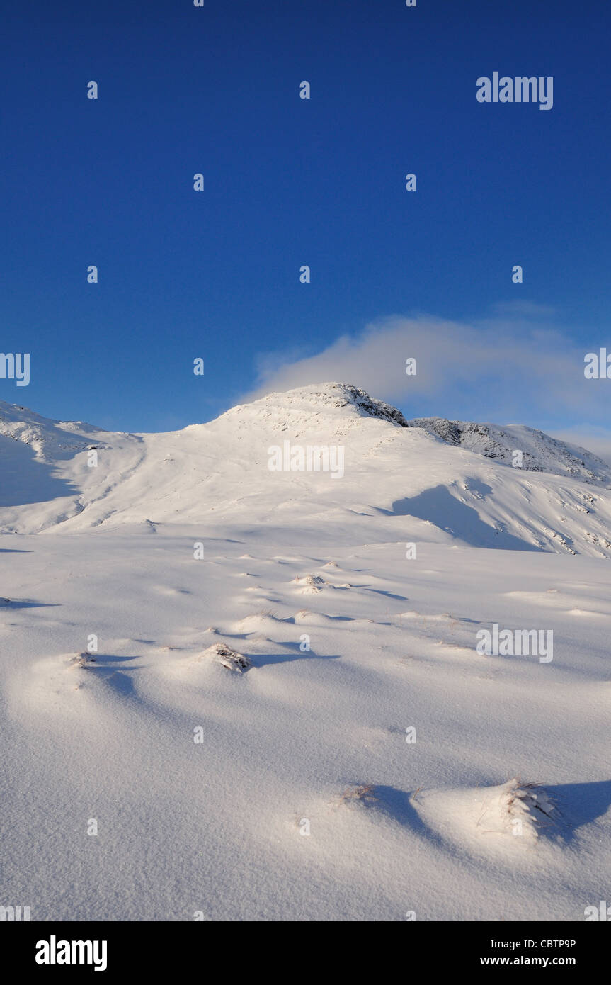 Pristine snow on the Band on the way up to the summit of Bowfell in the English Lake District Stock Photo