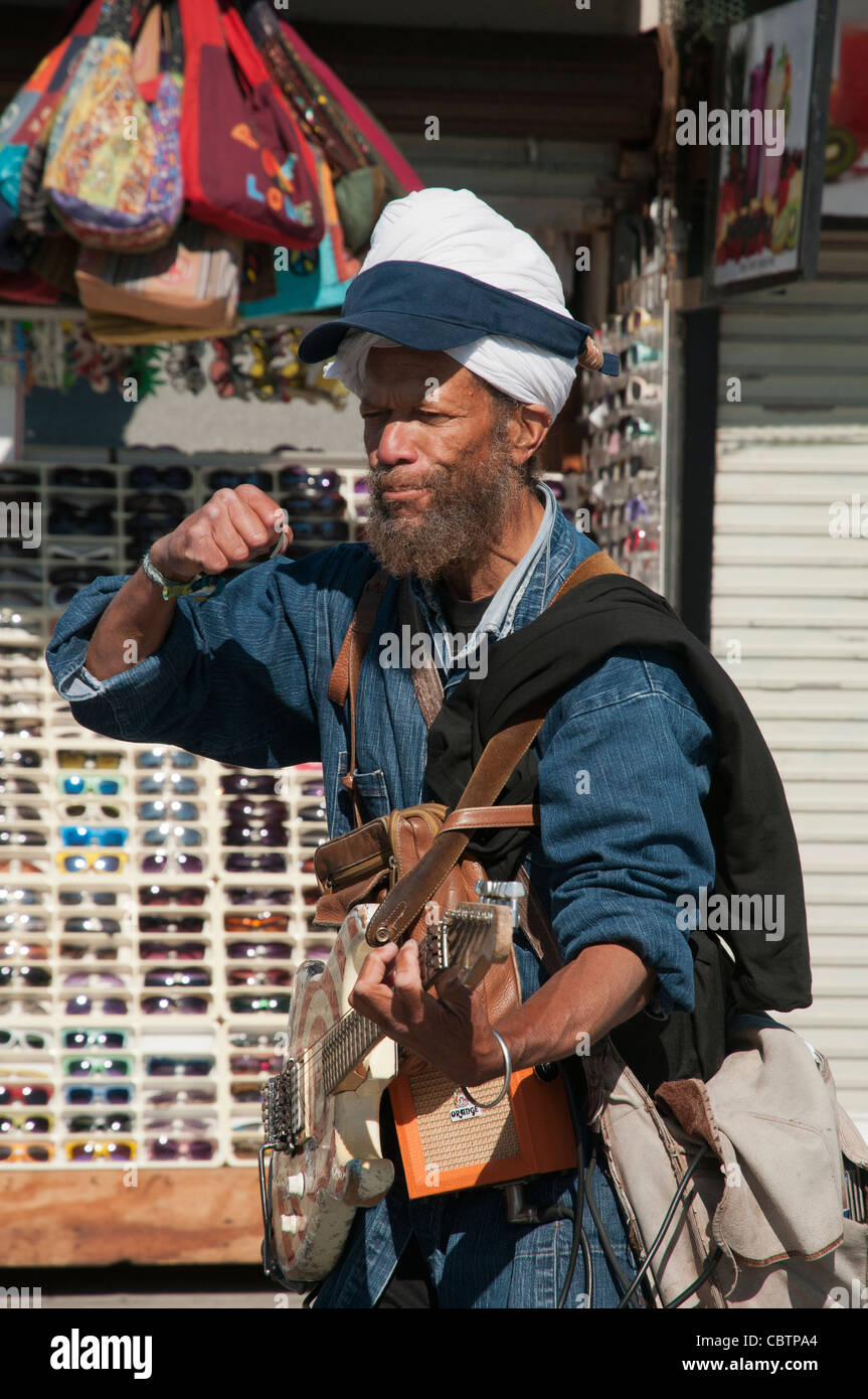 Local musician publicly performing on the Venice beach, Los Angeles, US Stock Photo