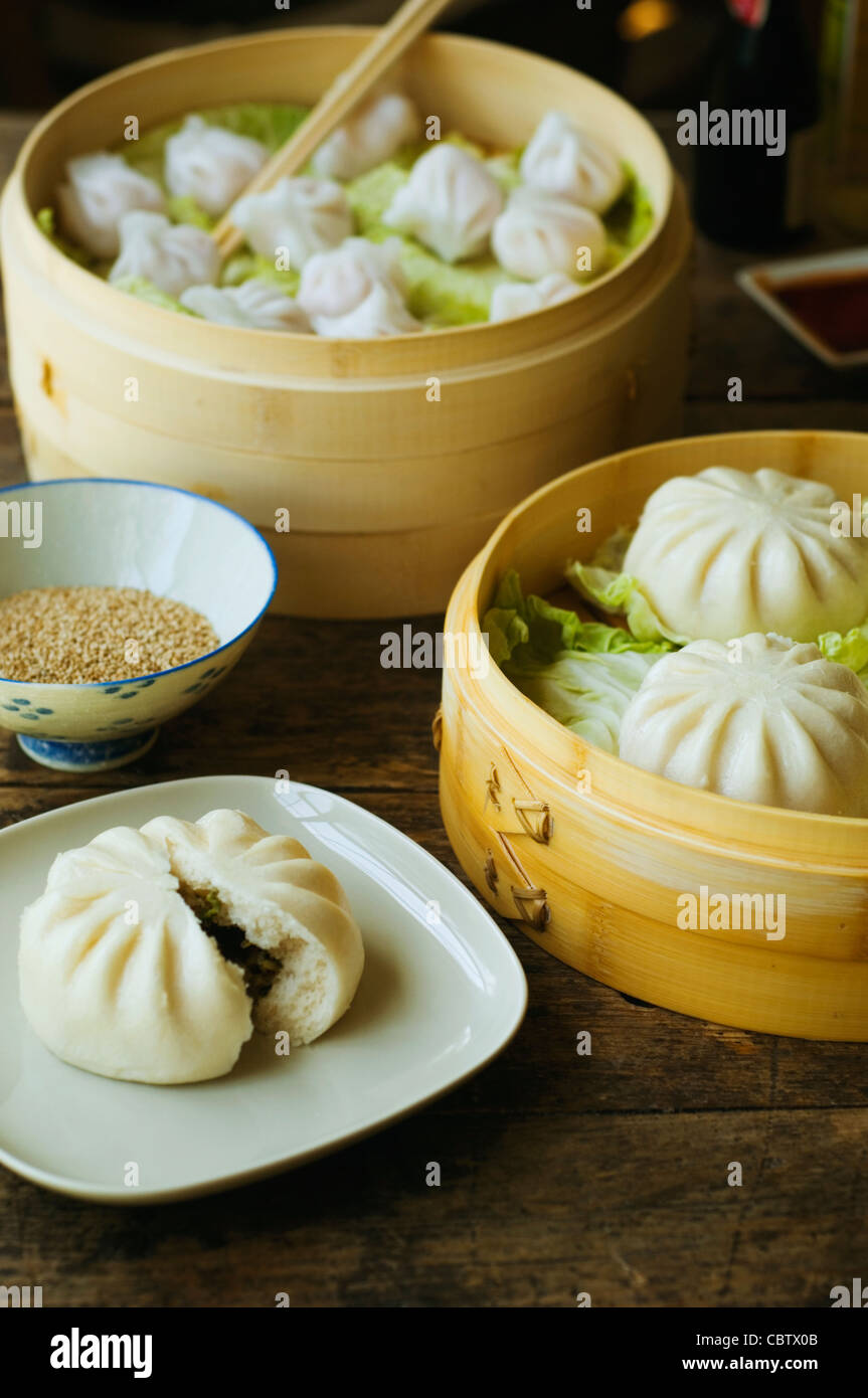 Asian dumpling in steamer with cabbage Stock Photo Alamy
