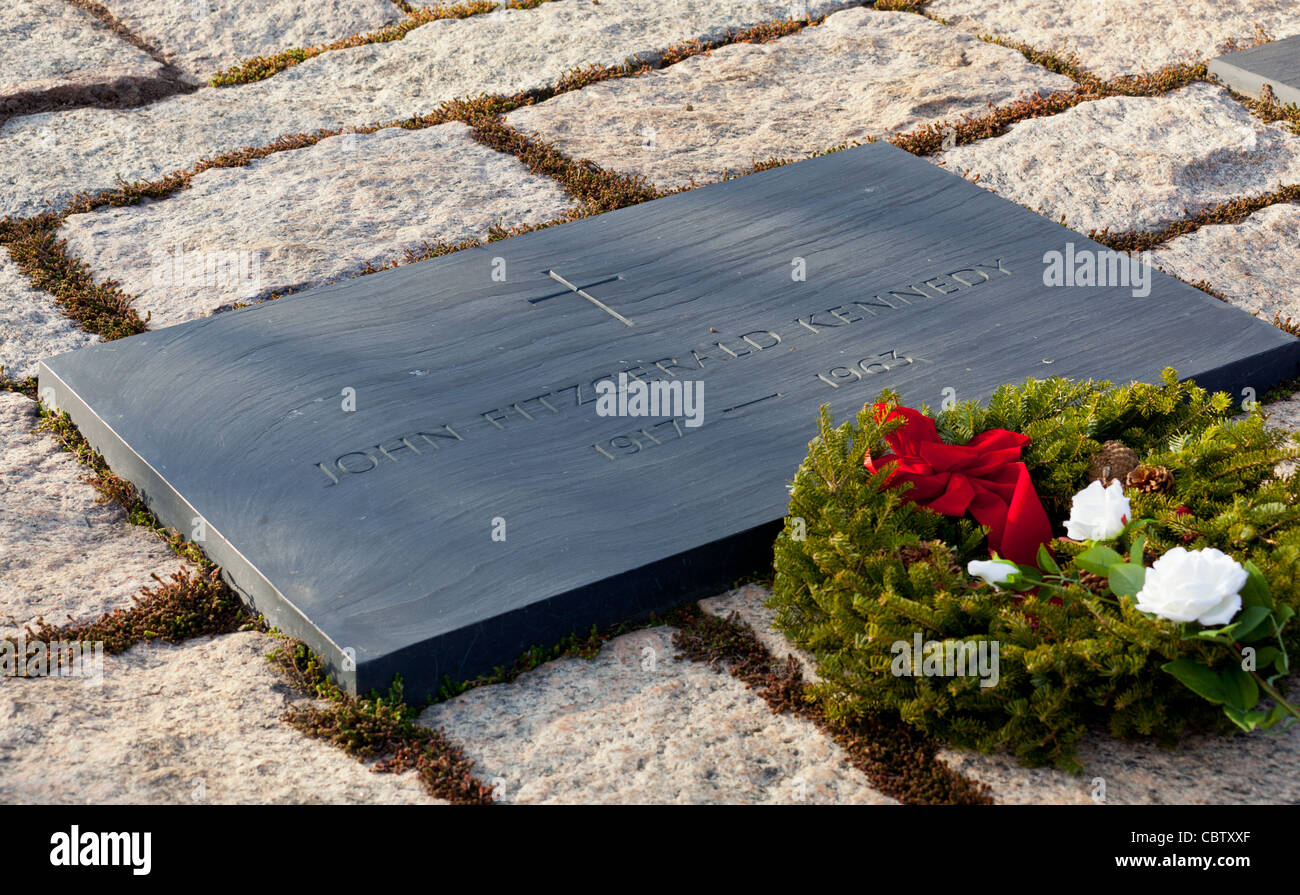 Xmas wreath and white rose lay by the side of the everlasting flame at President Kennedy memorial in Arlington Cemetery Stock Photo