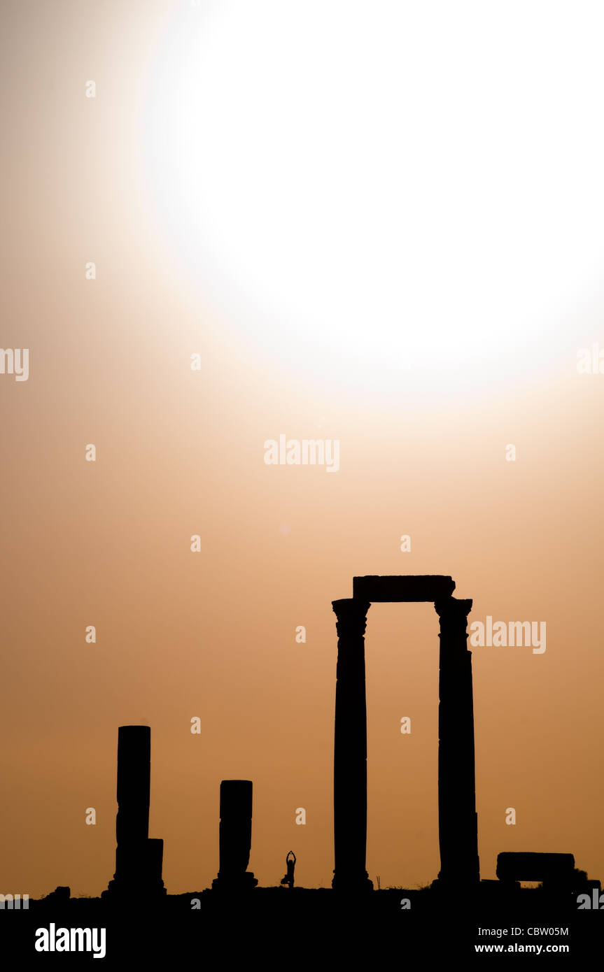 ancient ruins with sun and sunset sky in background (Temple of Hercules in Amman, Jordan) Stock Photo