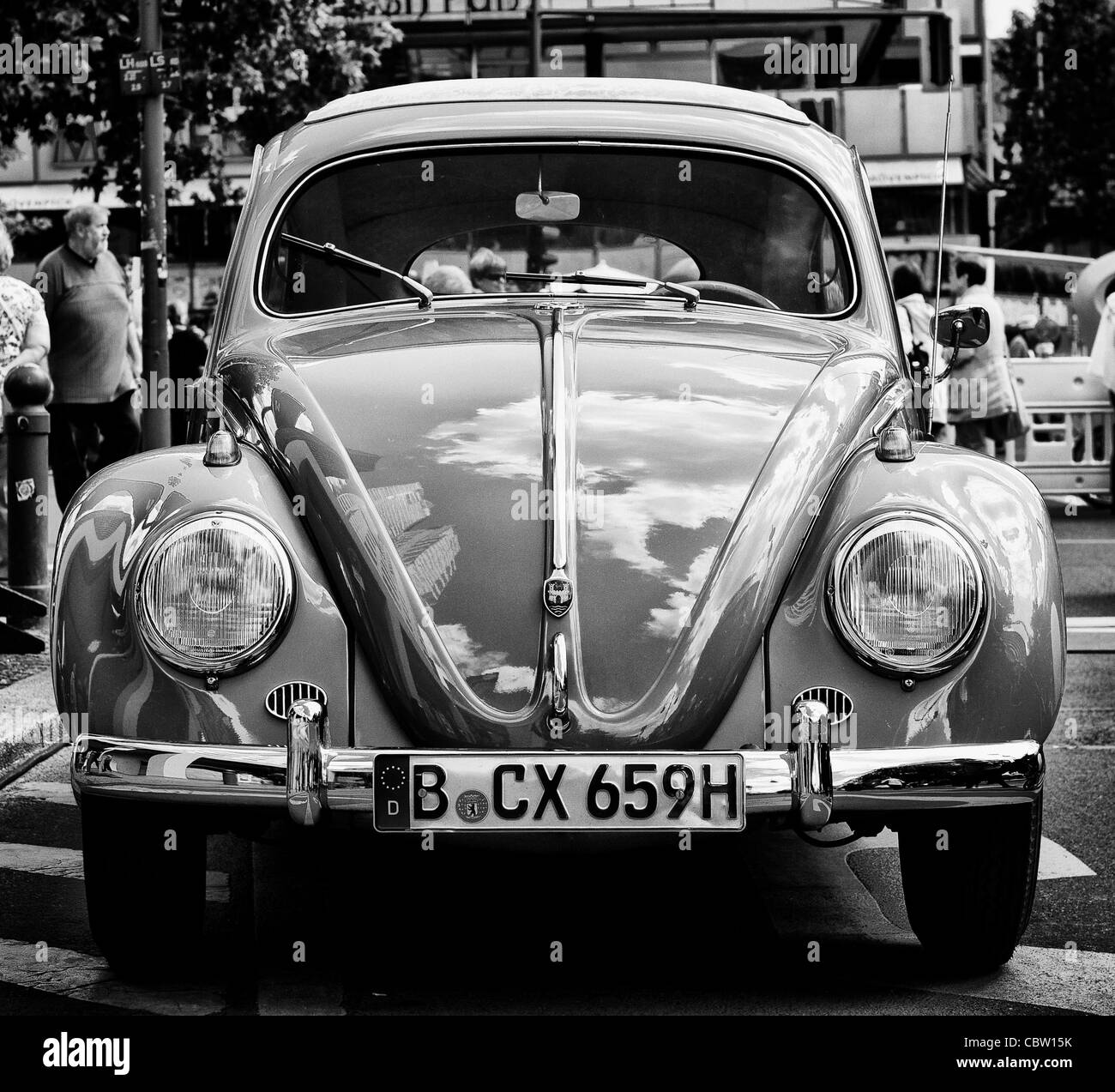 Black and white volkswagen beetle hires stock photography and images