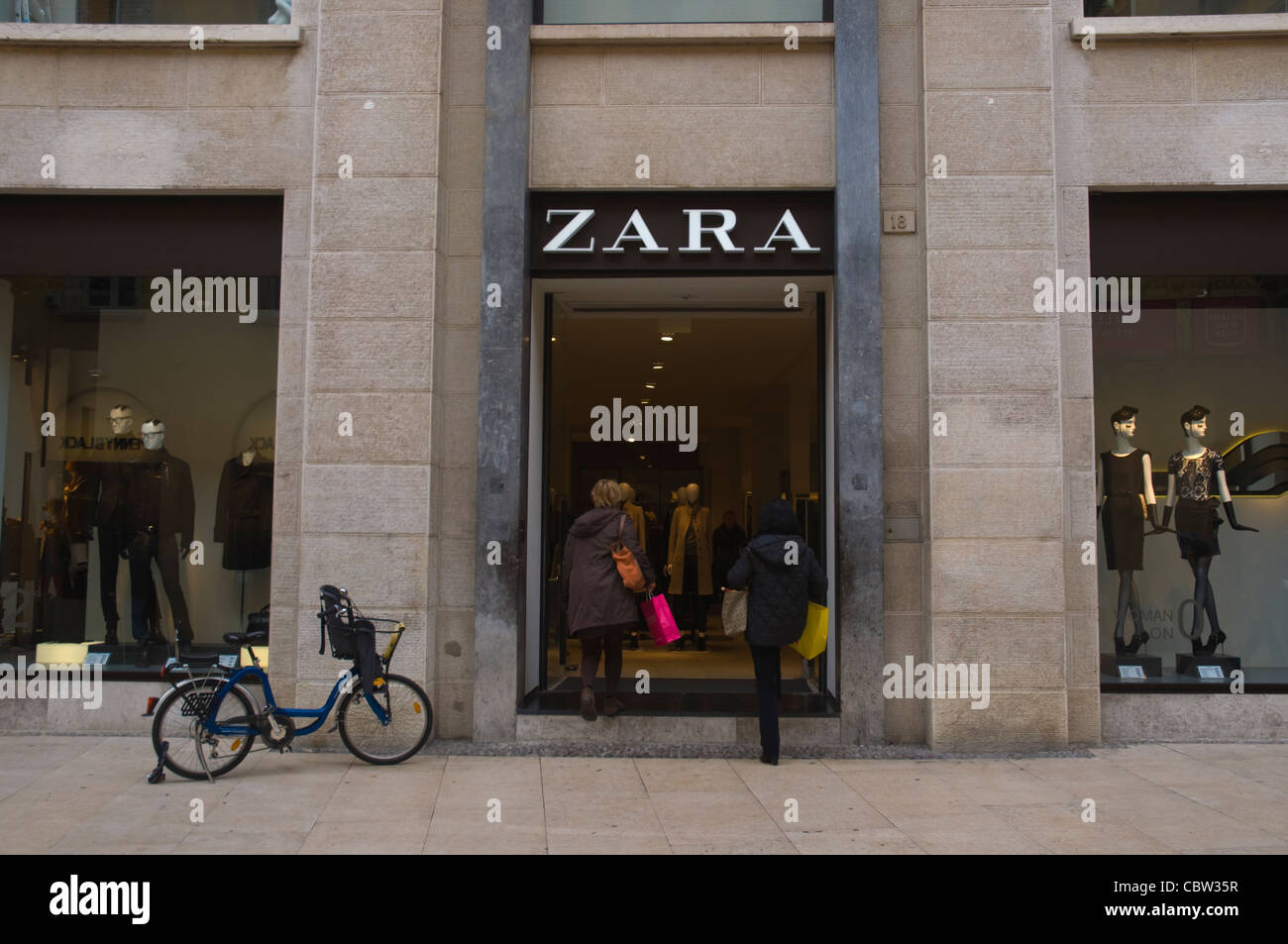 Zara shop alogn Via Mazzini street old town Verona the Veneto region  northern Italy Europe Stock Photo - Alamy