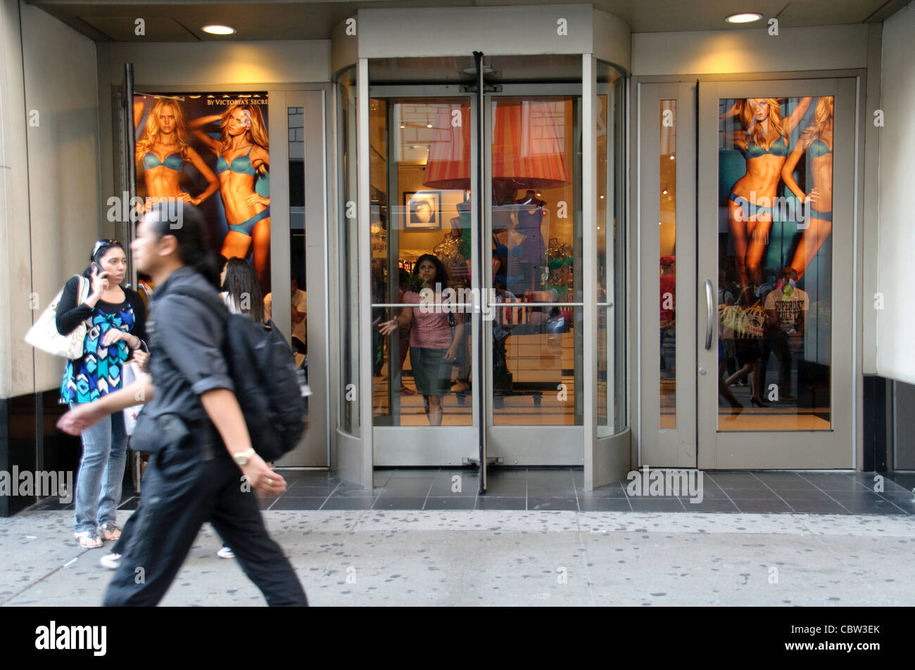 Victoria's Secret store, August rush hour afternoon, 34 th Street, Herald Square, Manhattan, Broadway, New York City, USA Stock Photo