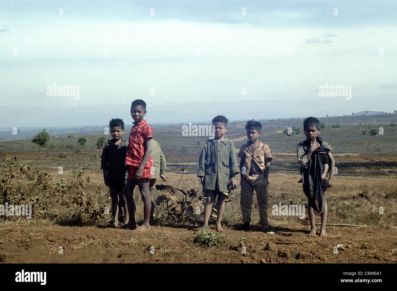 War refugee orphan children in the 4th Infantry Division's area of operations vietnam war pleiku Stock Photo