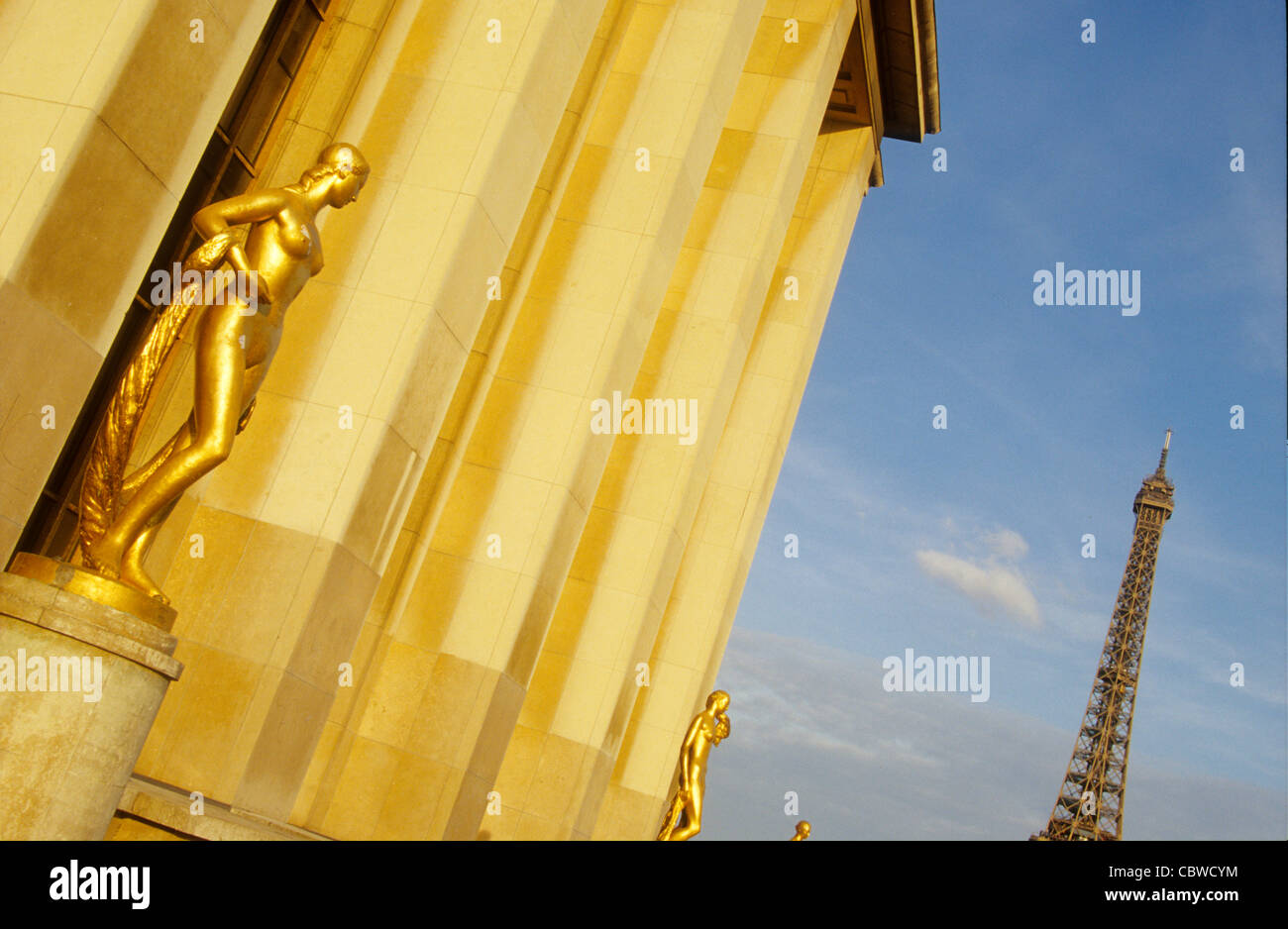 Statues du Palais de Chaillot and the Eiffel tower. Paris. France. Europe. Stock Photo