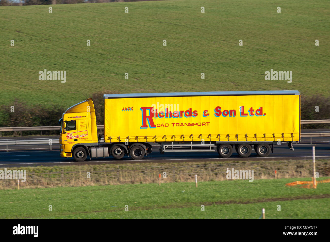 Articulated lorry hires stock photography and images Alamy