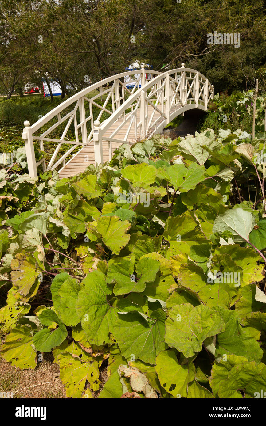 Garden bridges hires stock photography and images Alamy