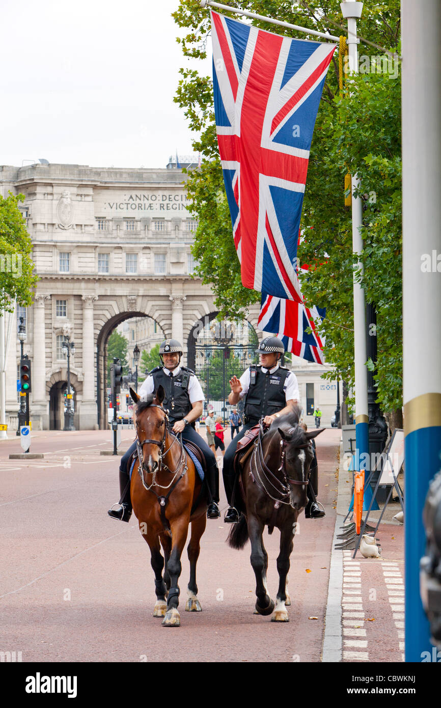 London polce officers riding horses on The Mall in front of the Admiralty Arch. Stock Photo
