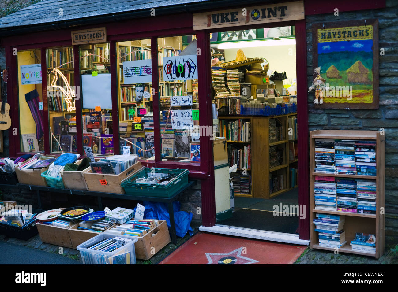 Miscellaneous secondhand books goods dvds and vinyl lps for sale outside shop in Hay-on-Wye Powys Wales UK Stock Photo