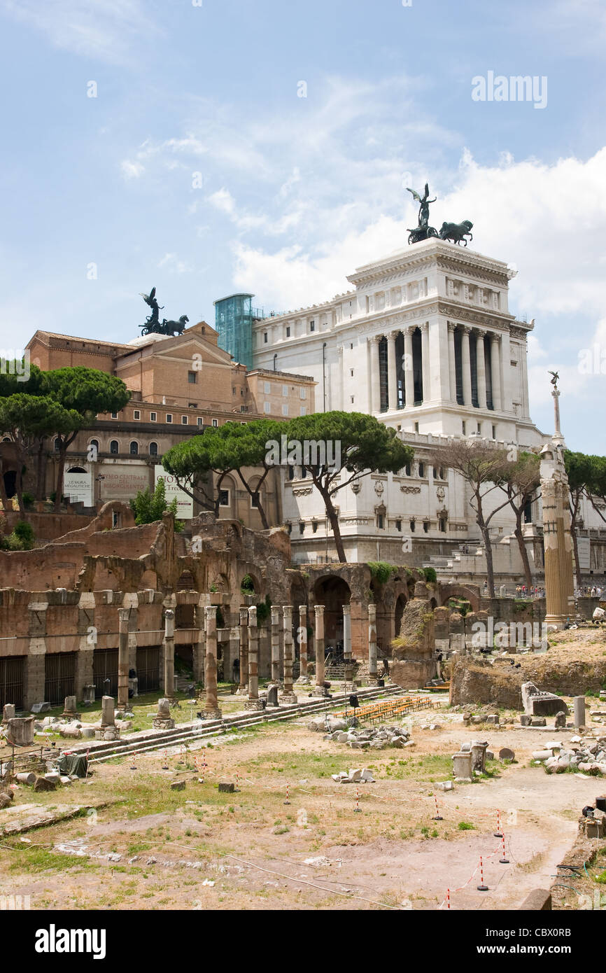 Ruins antique triumphal arch hi-res stock photography and images - Alamy