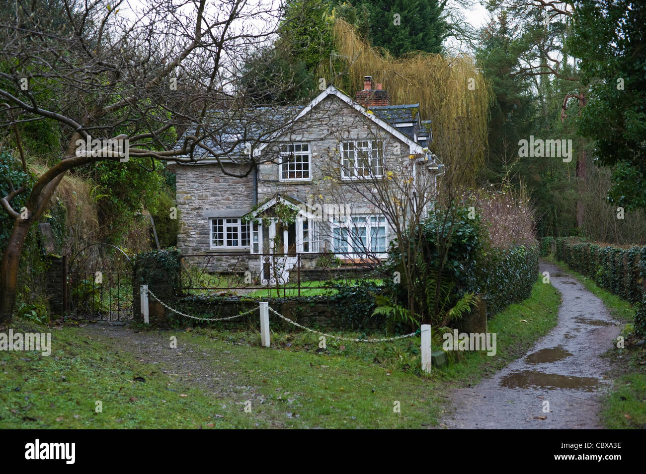 Idylic Cottage With Footpath On The Banks Of The River Wye Near
