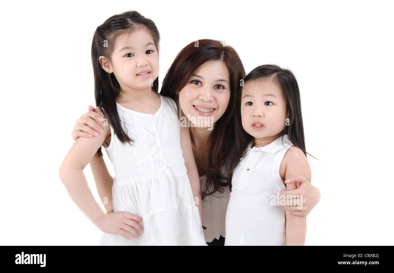 Мамы и дочери азиатка. Азиатские дочка. Азиатские мама с дочкой. Мама азиатка и дочь европейка. 2 Девочки с мамами азиатки.