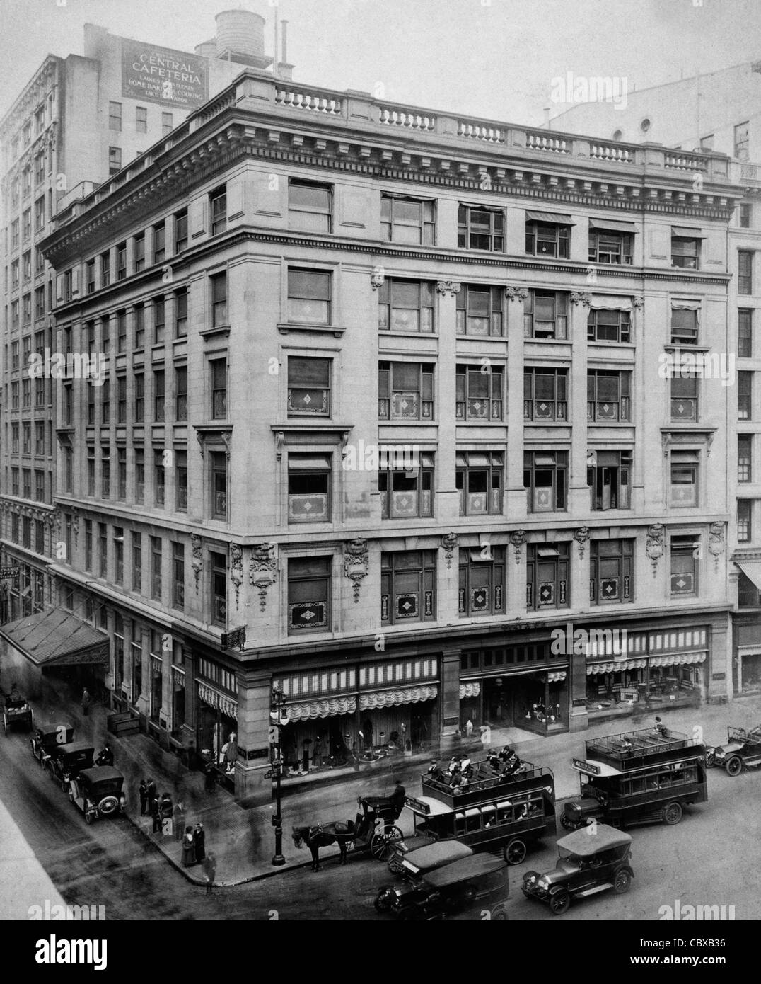 Best and Company Building, 5th Avenue and 35th Street, New York City, circa  1917 Stock Photo - Alamy