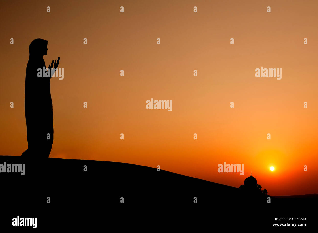 Silhouette muslim woman praying hi-res stock photography and images - Alamy