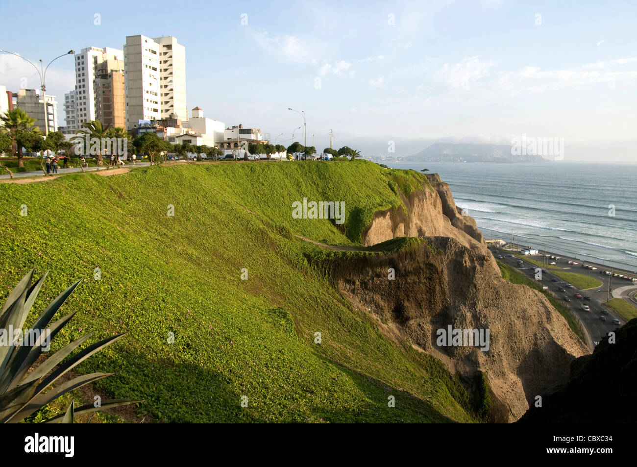 Peru. Lima city. Miraflores neighborhood. Green coast Stock Photo Alamy