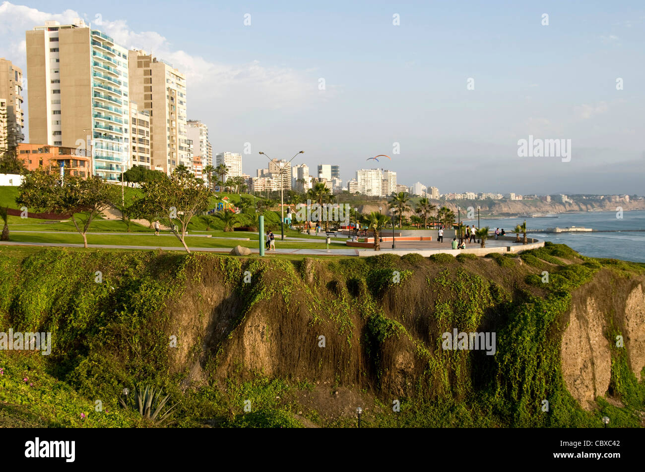 Peru. Lima city. Miraflores neighborhood. Green coast Stock Photo Alamy
