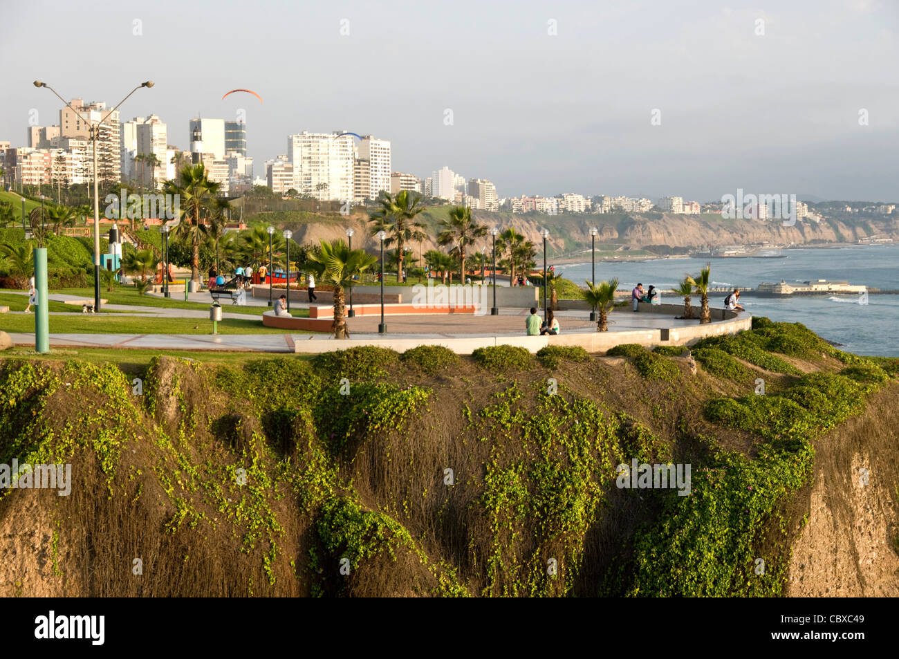 Peru. Lima city. Miraflores neighborhood. Green coast Stock Photo Alamy