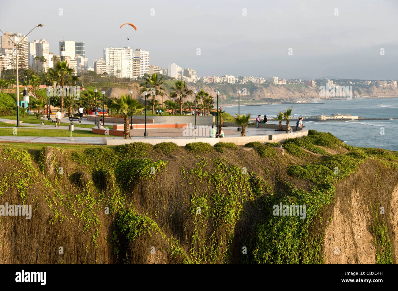 Peru. Lima city. Miraflores neighborhood. Green coast Stock Photo Alamy