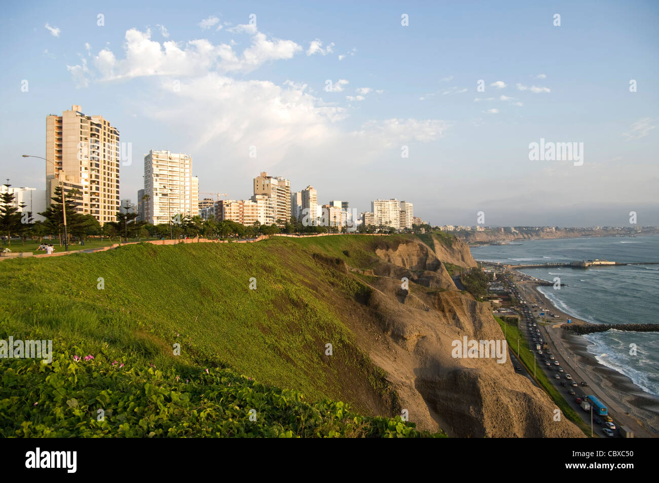 Peru. Lima city. Miraflores neighborhood. Green coast Stock Photo Alamy
