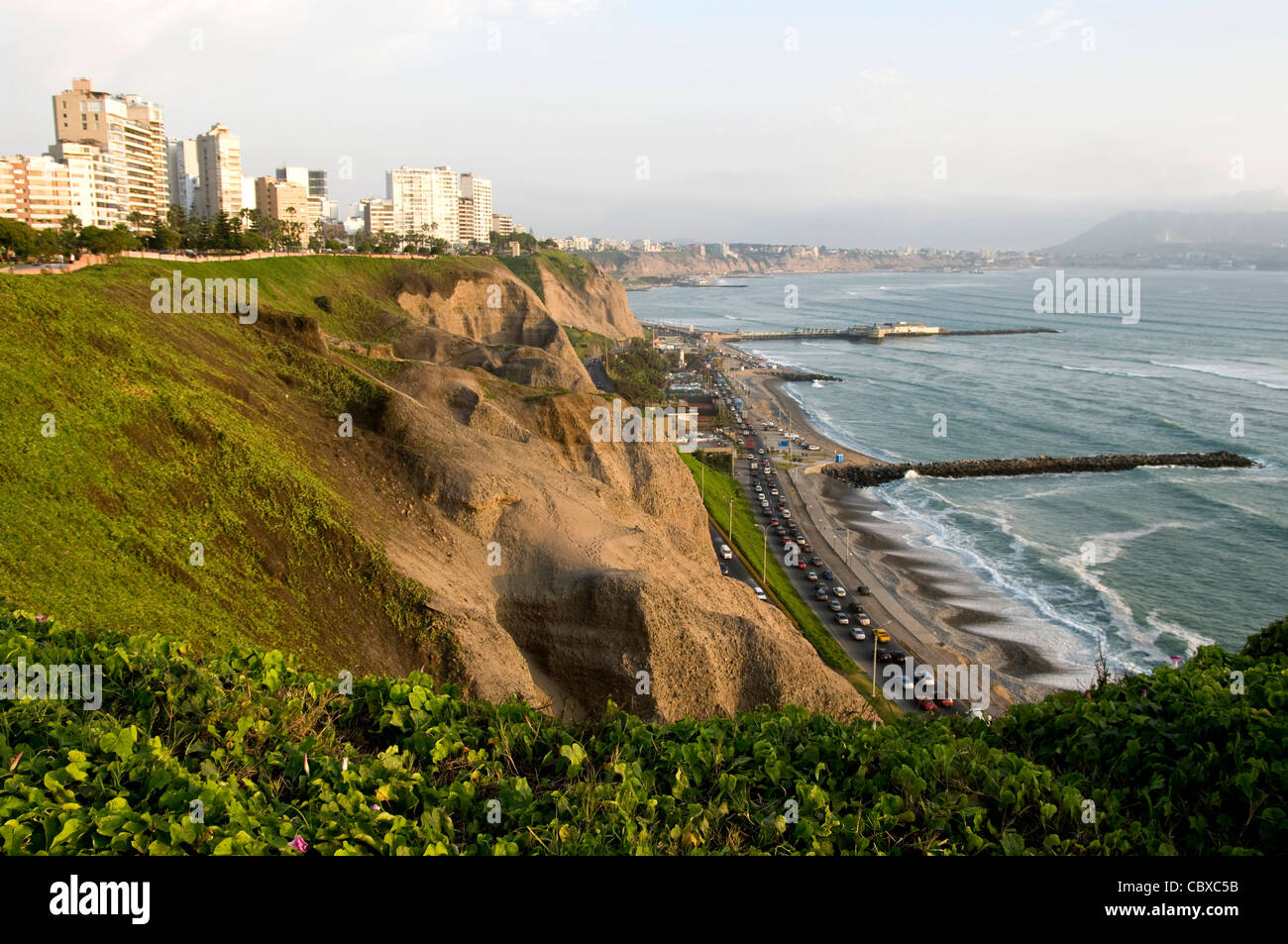 Peru. Lima city. Miraflores neighborhood. Green coast Stock Photo Alamy