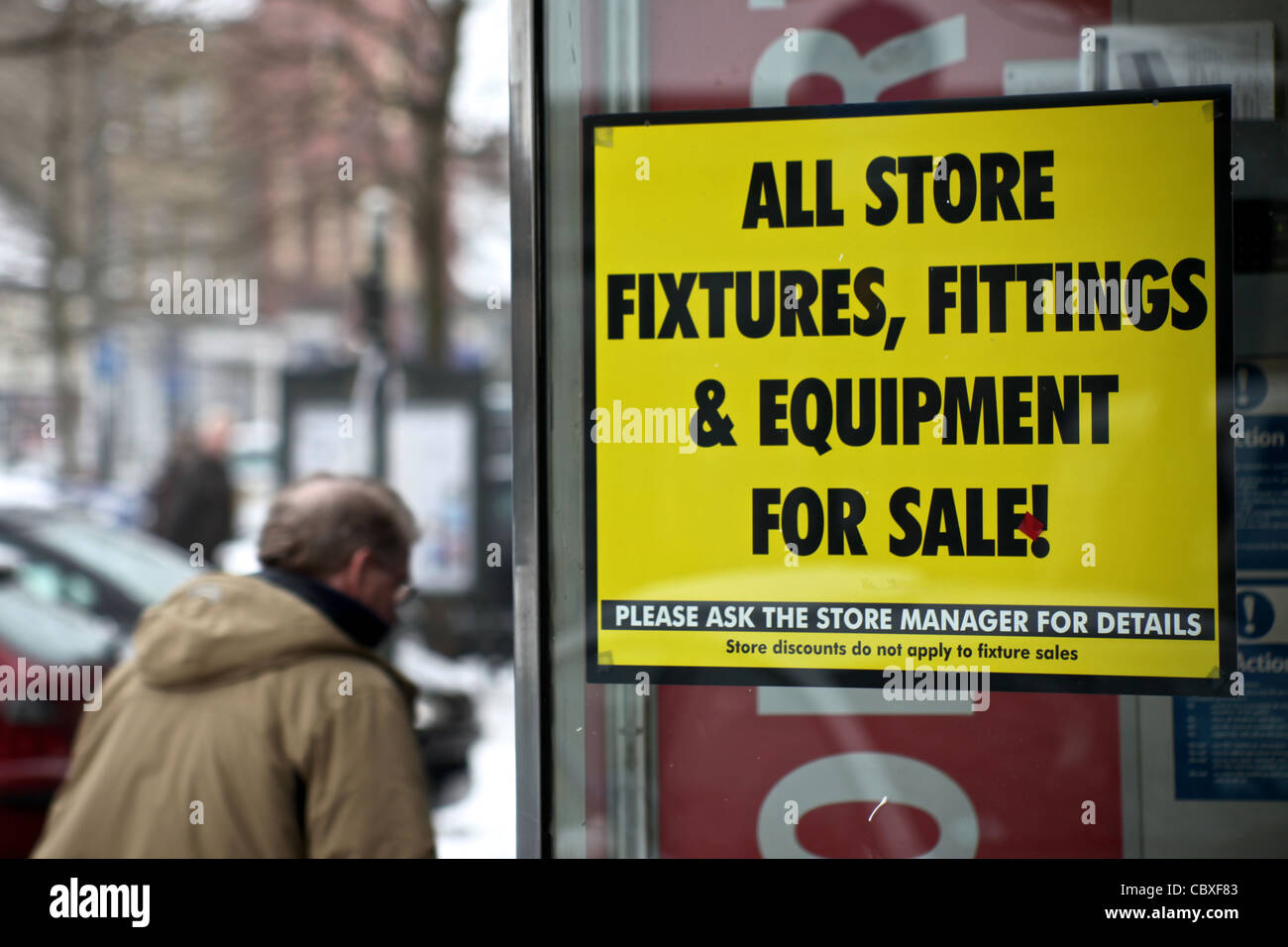 Shop closing down sign in Biggleswade, England Stock Photo Alamy