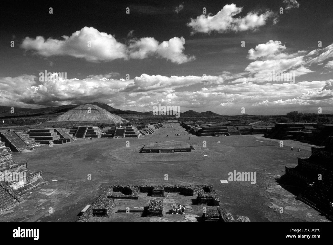 The Avenue of the Dead and Pyramid of the Sun from the top of the Pyramid of the Moon, Teotihuacan, Mexico Stock Photo