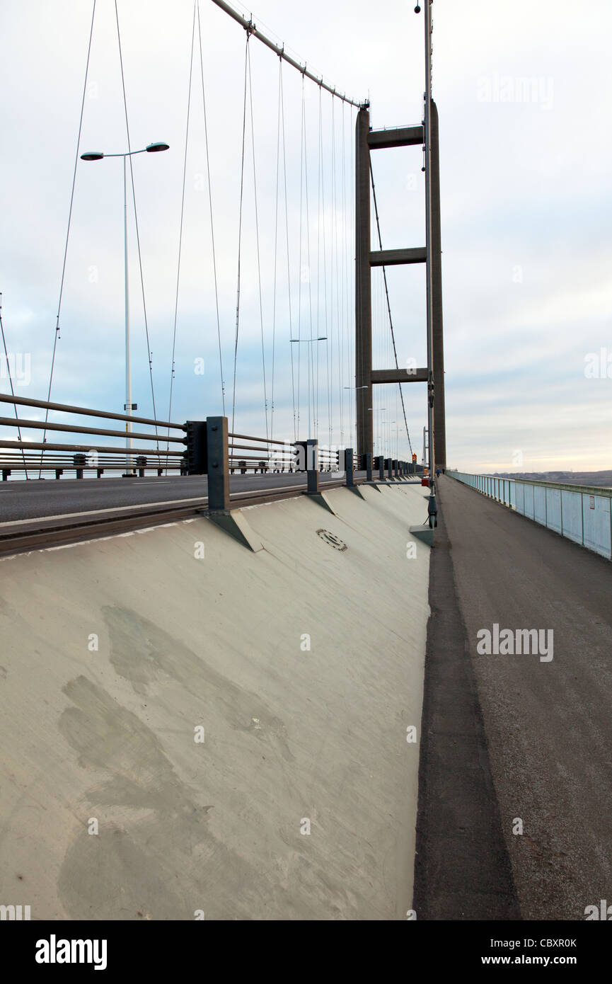 Humber Bridge, Kingston upon Hull, Hull City, East Riding of Yorkshire, England, UK structure cables of single span construction Stock Photo