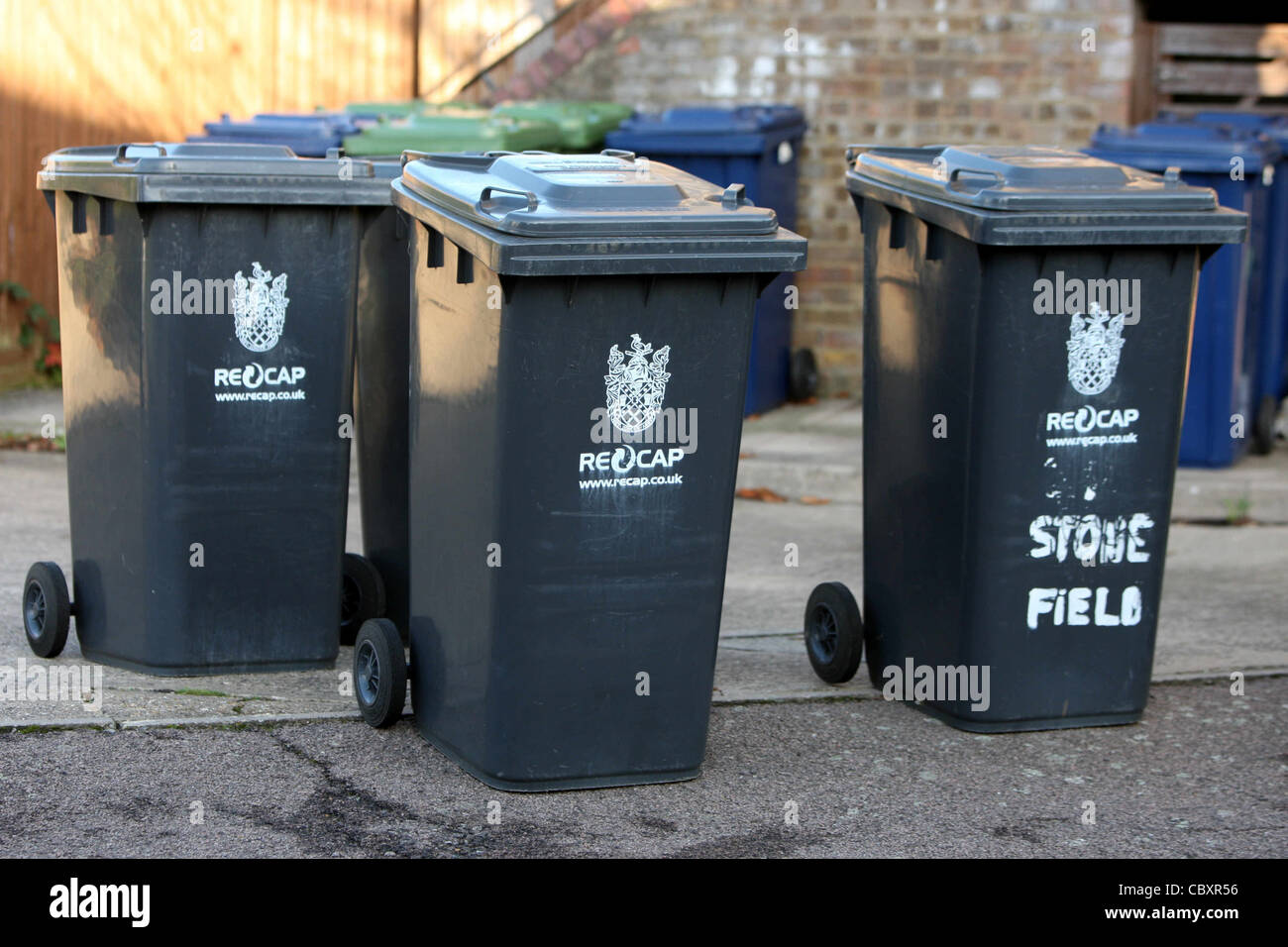 Dustbins and wheelie bins hi-res stock photography and images - Alamy