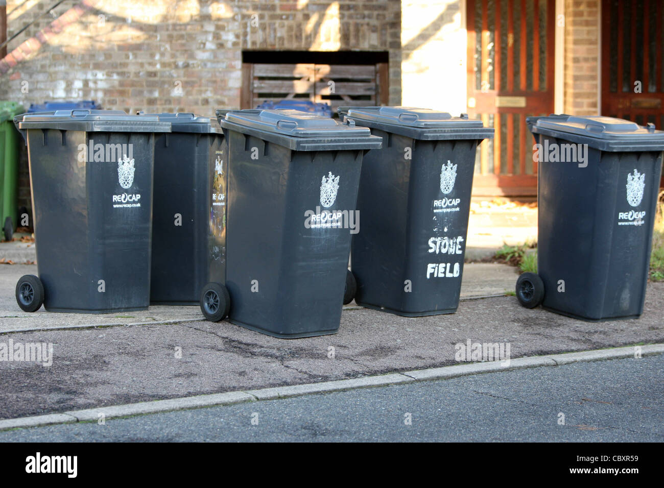 Dustbins and wheelie bins hi-res stock photography and images - Alamy