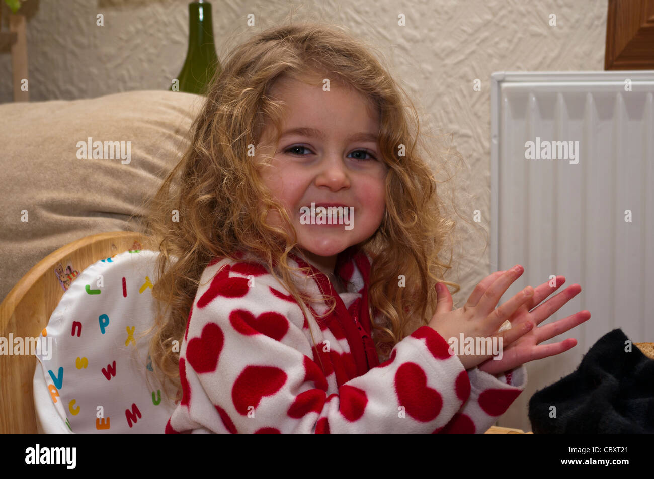 3-year-old-child-girl-infant-toddler-smiling-with-food-stuck-in-her-teeth-stock-photo-alamy