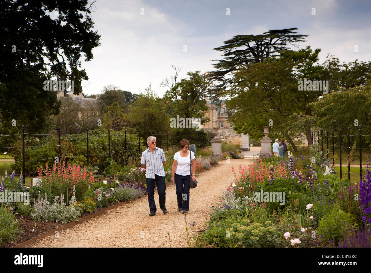 Herbaceous border path hi-res stock photography and images - Alamy