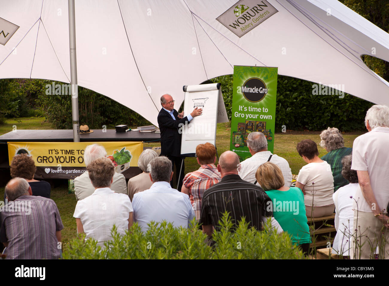 UK, England, Bedfordshire, Woburn Abbey Garden Show, Antiques Roadshow’s John Bly lecturing to visitors Stock Photo