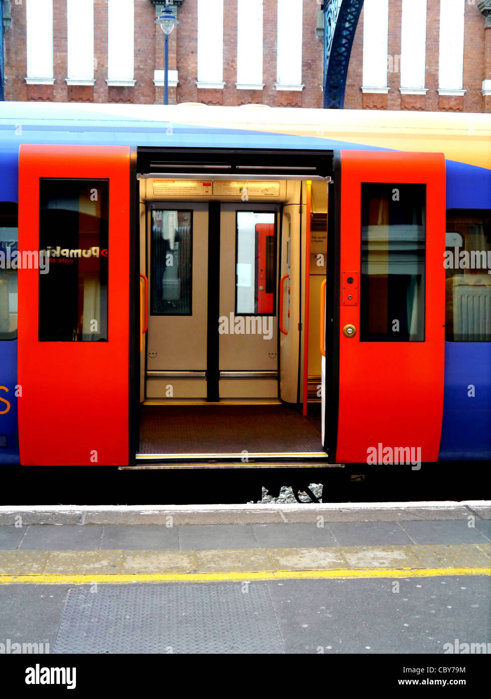 Open Train Doors Stock Photo - Alamy