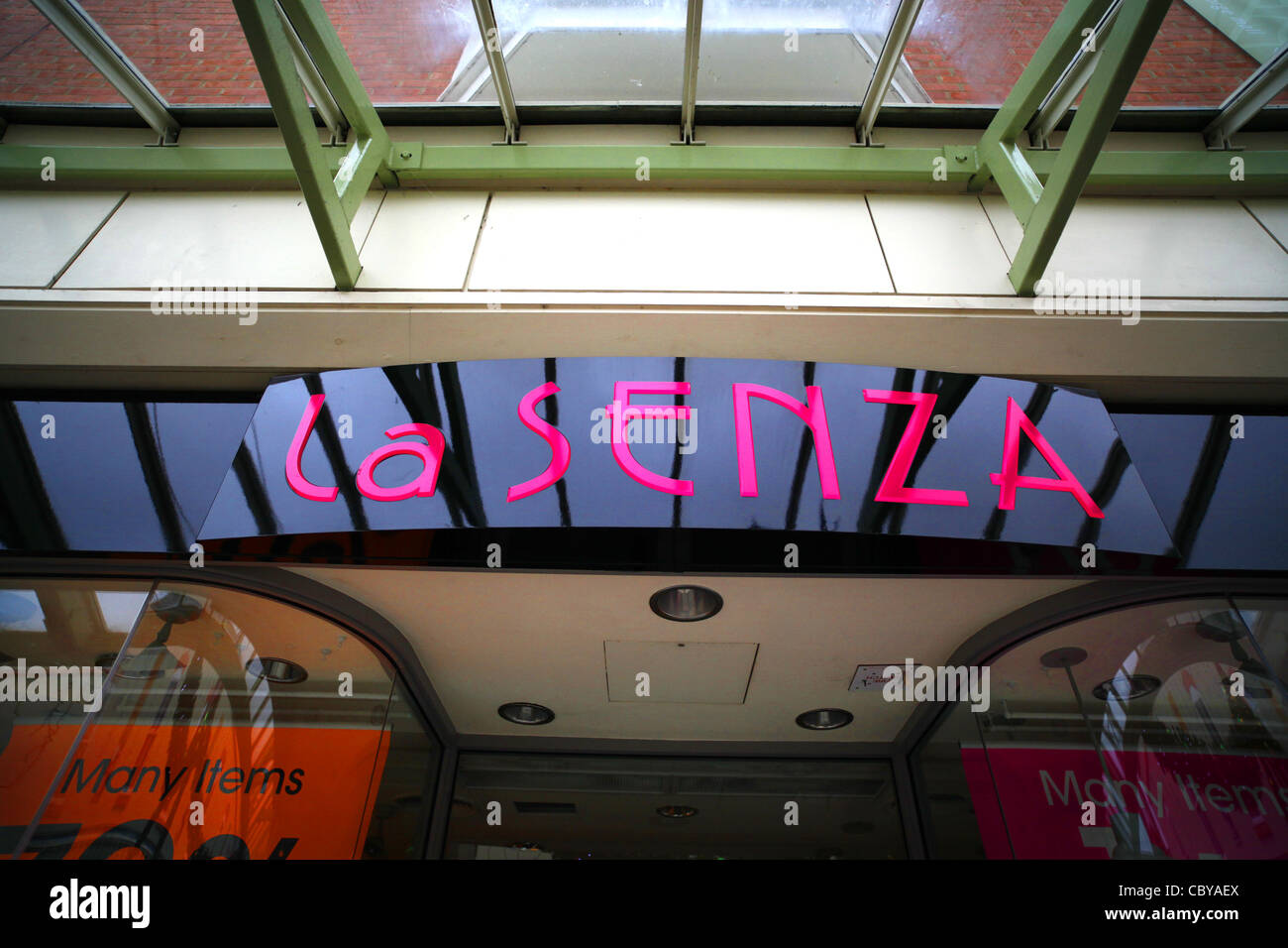 La senza label hi-res stock photography and images - Alamy