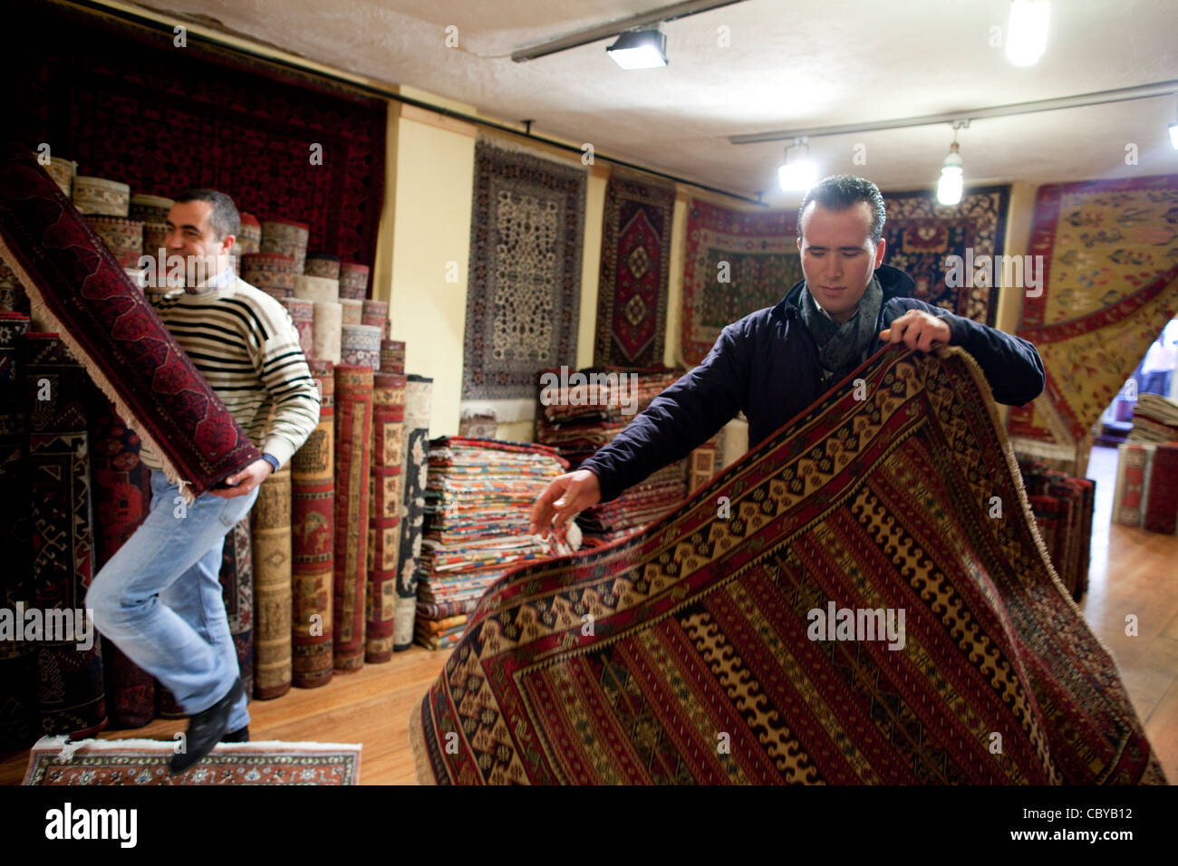 Oriental silk rugs at Istanbul carpet trader, Turkey. Photo:Jeff Gilbert Stock Photo