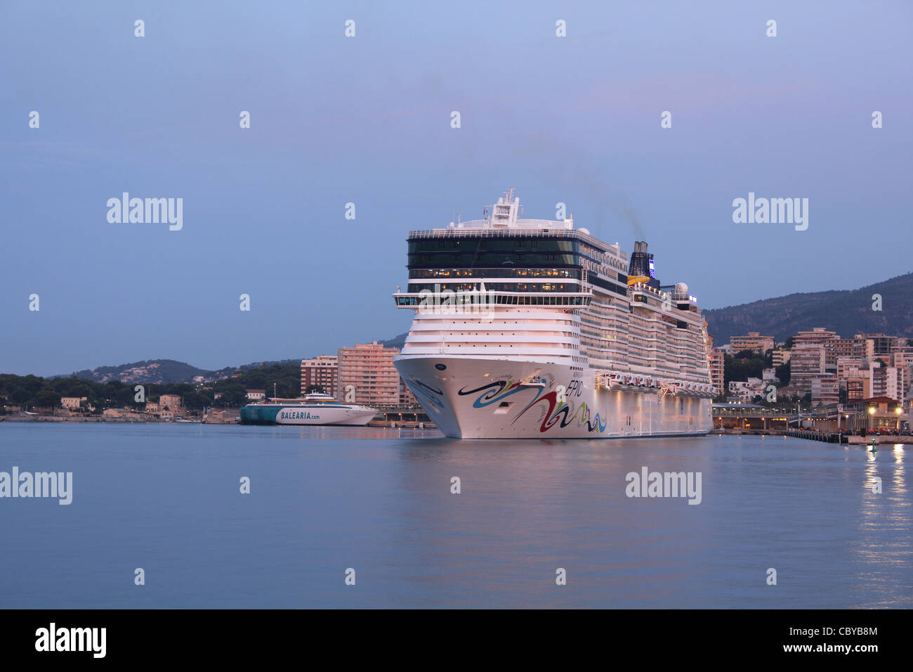 Pre dawn arrival - Norwegian Cruise Line (NCL) Cruise Liner 'Norwegian Epic' in Port of  Palma de Mallorca Stock Photo