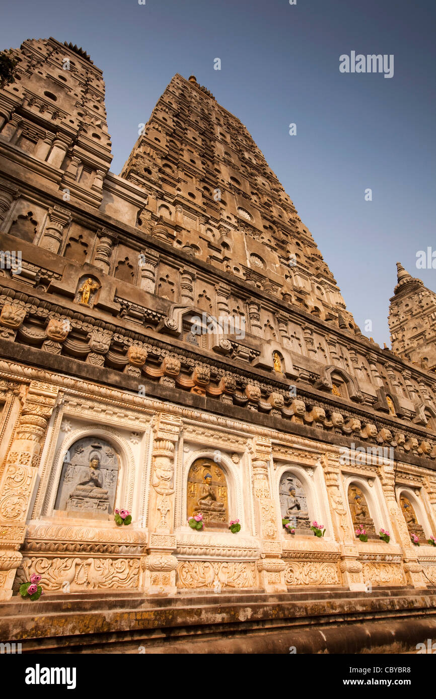 Buddhist sculptures hires stock photography and images Alamy