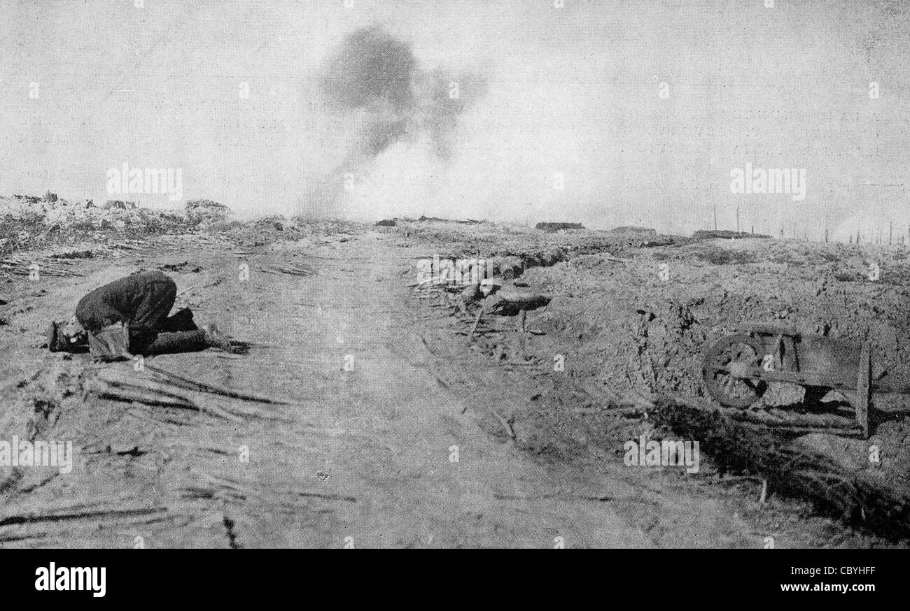 Making himself scarce - A soldier caught in the open does his best to evade a crump during World War I - Flanders front Stock Photo