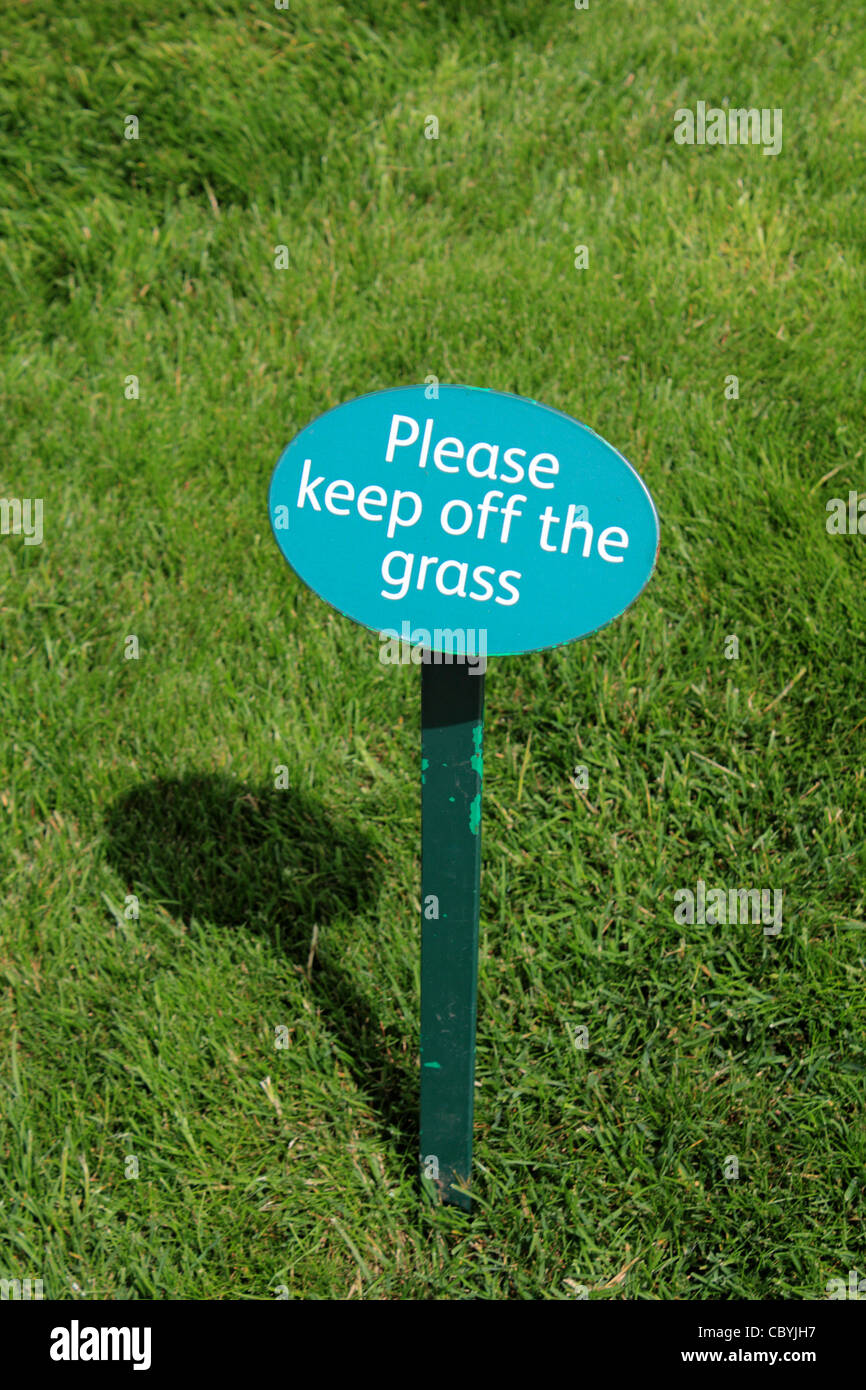 Keep off the grass где можно увидеть