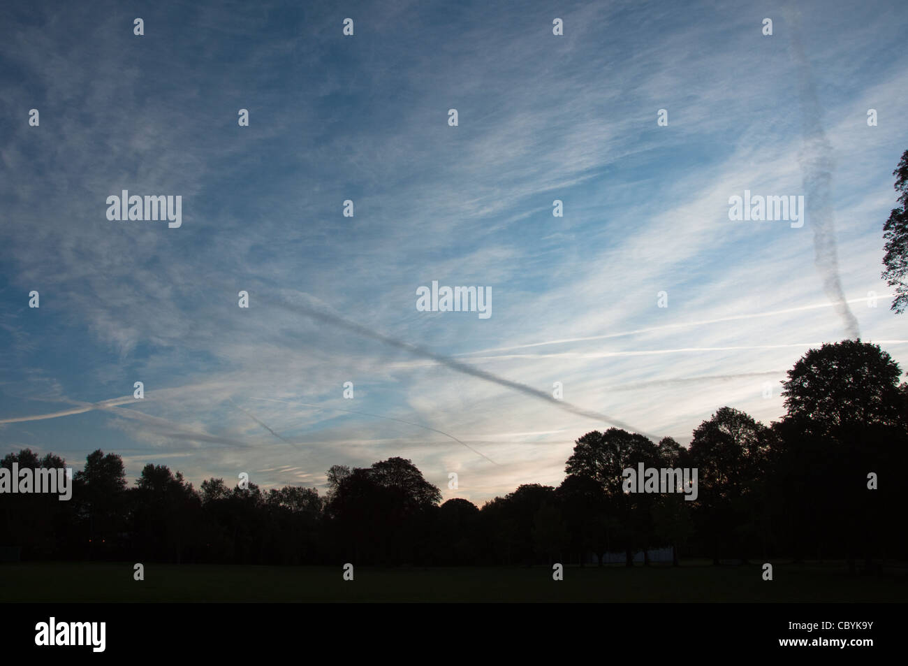 Aircraft flight path hi-res stock photography and images - Alamy