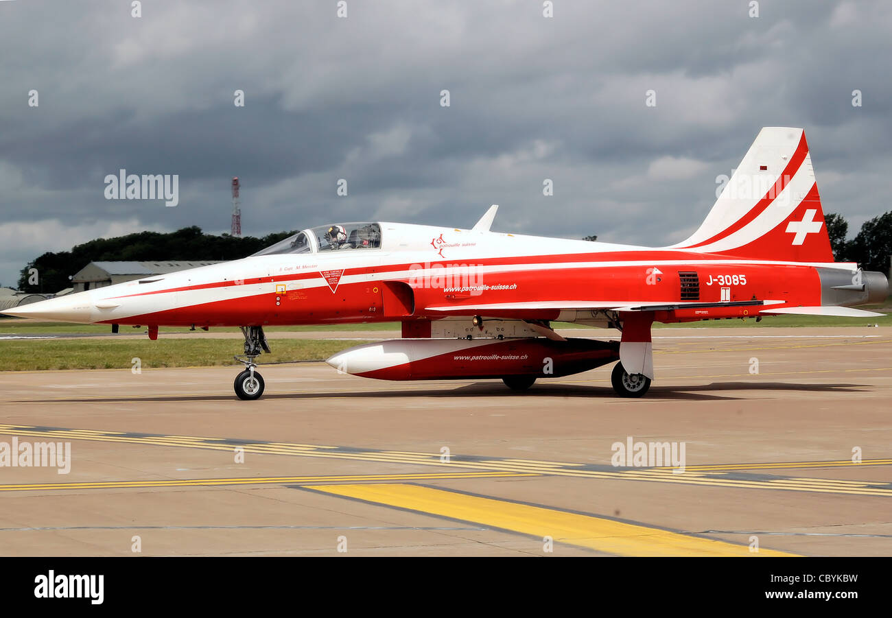 Swiss Air Force Northrop F-5E Tiger II (J3085) of the Patrouille Suisse  aerobatics team taxis after landing at the Royal Interna Stock Photo - Alamy
