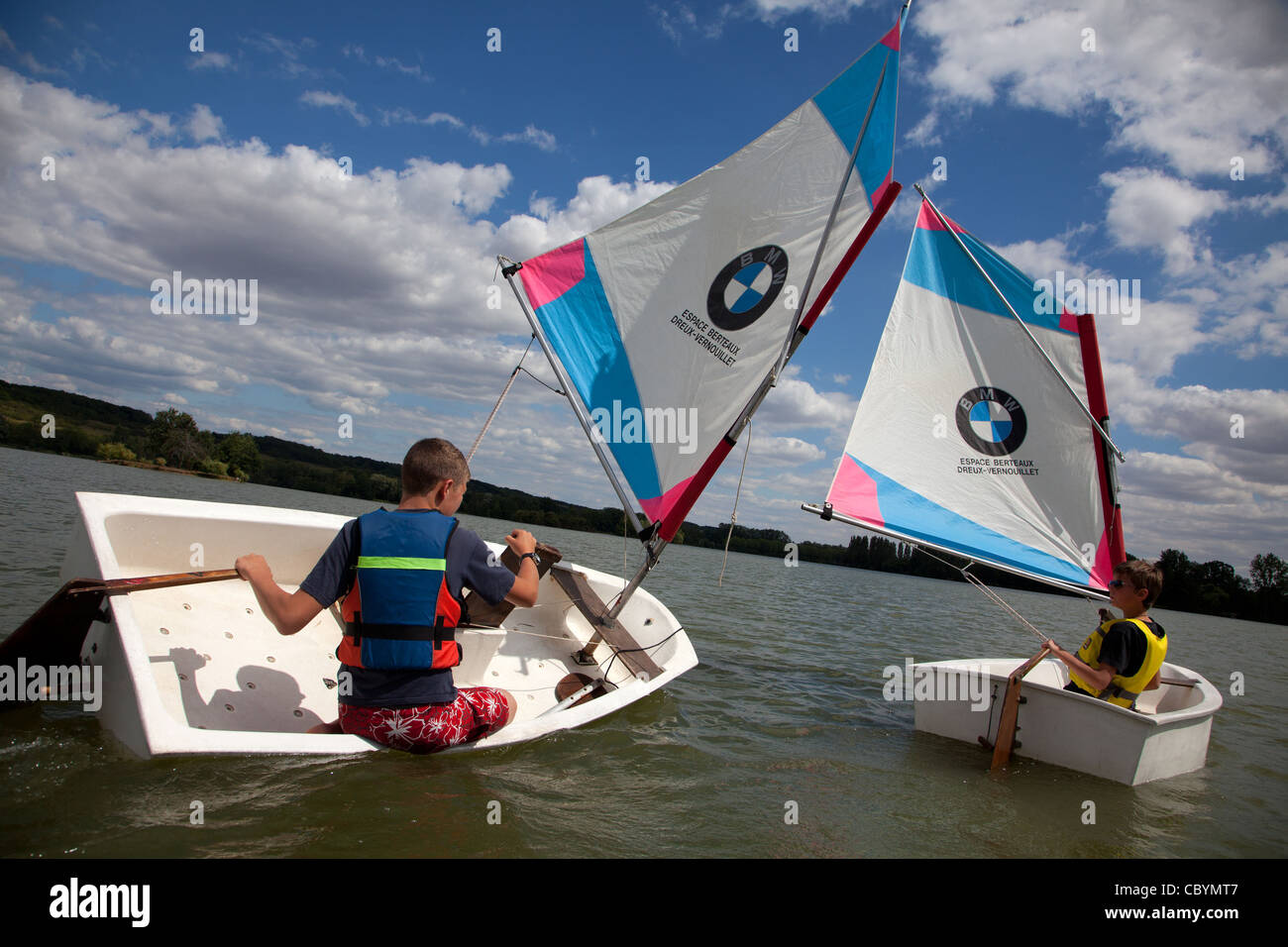 SAILING LESSONS FOR YOUNG CHILDREN ON THE BOATS ‘OPTIMIST’, LAKE IN