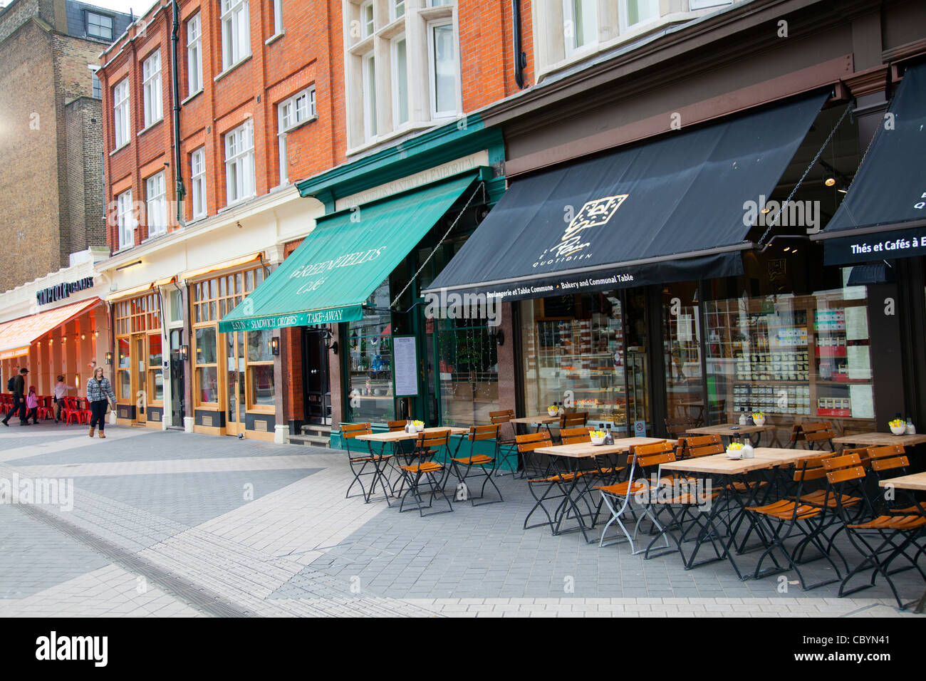 Cafes on Exhibition Rd in South Kensington Stock Photo