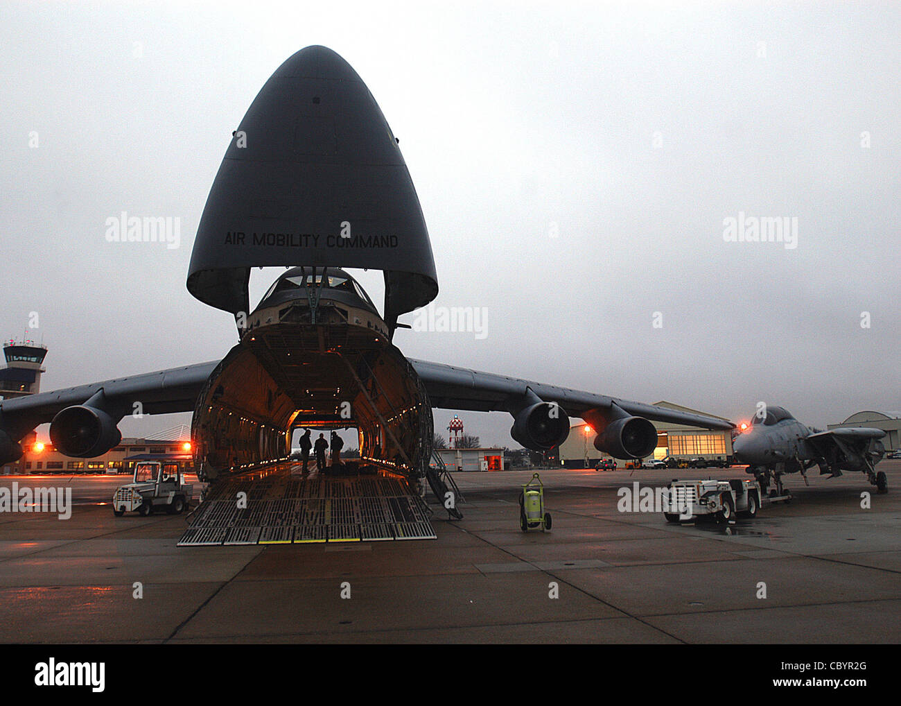512th airlift wing hi-res stock photography and images - Alamy