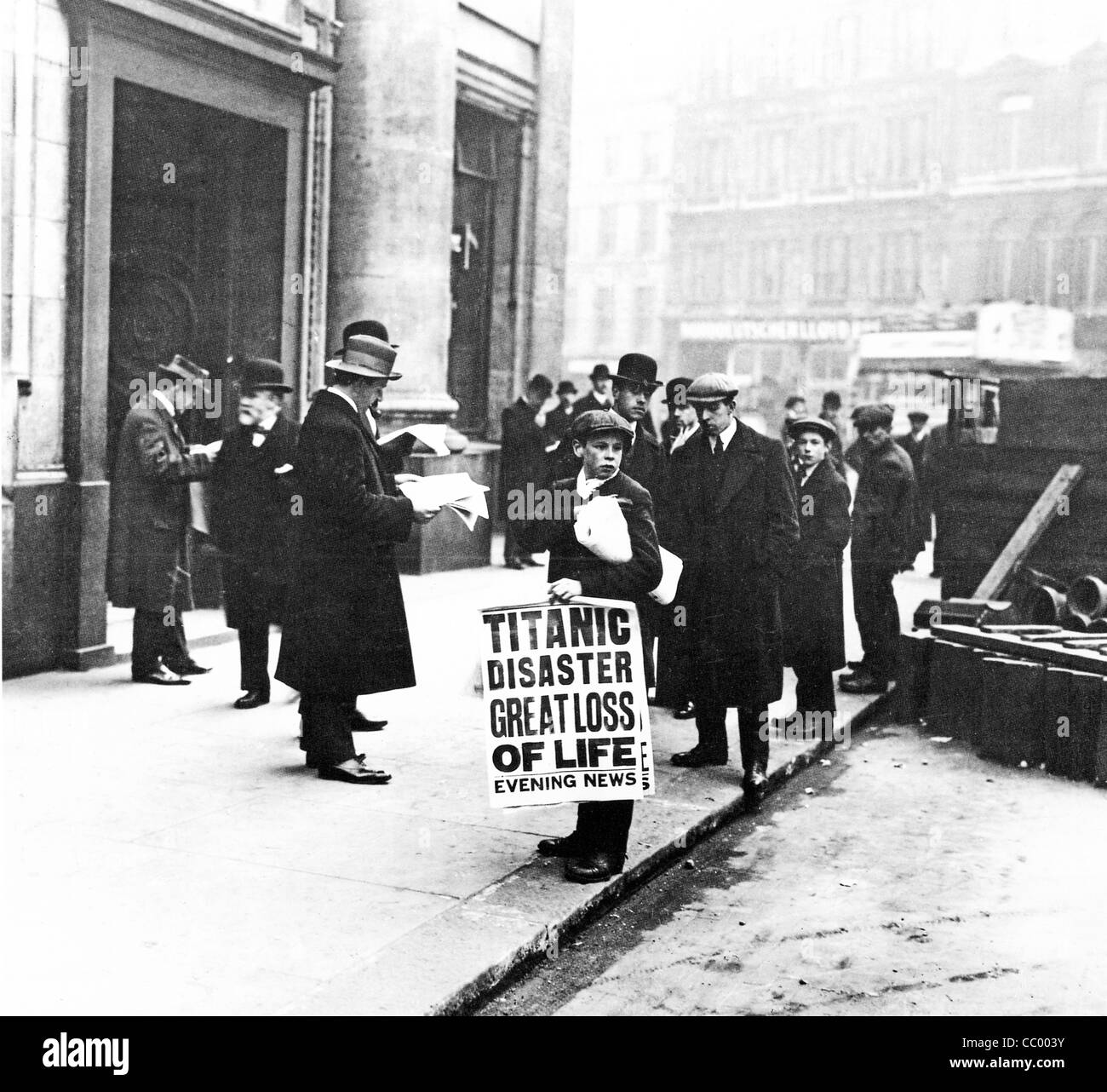 Titanic Disaster Newsboy, 1912, stands outside the headquarters of the White Star Line in Cockspur Street off Trafalgar Square Stock Photo