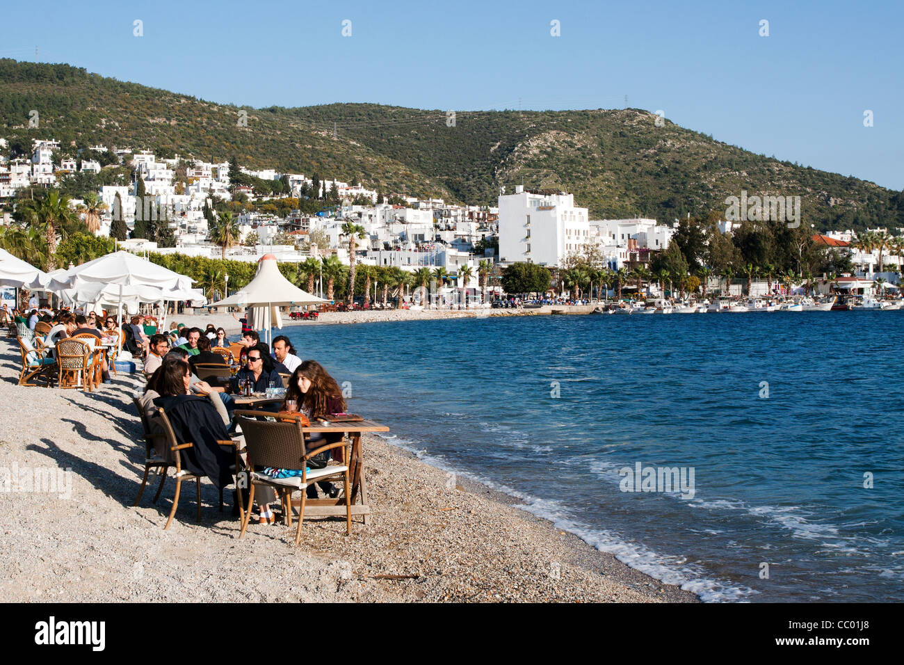 CAFÉS AND RESTAURANTS ON THE BEACH, TOWN CENTER OF BODRUM, AEGEAN COAST, TURKEY Stock Photo