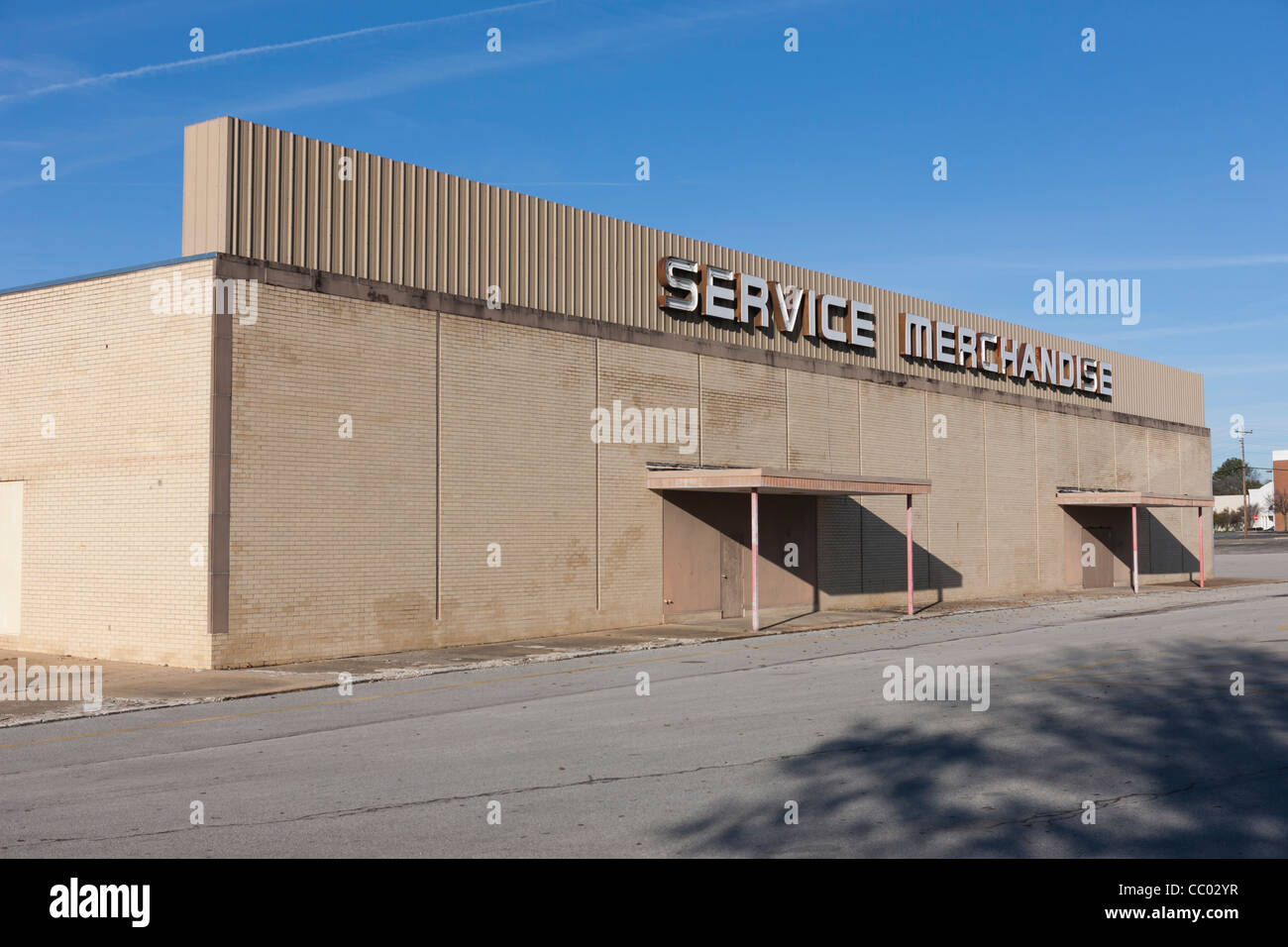 A closed Service Merchandise store in Jackson, Tennessee. Stock Photo