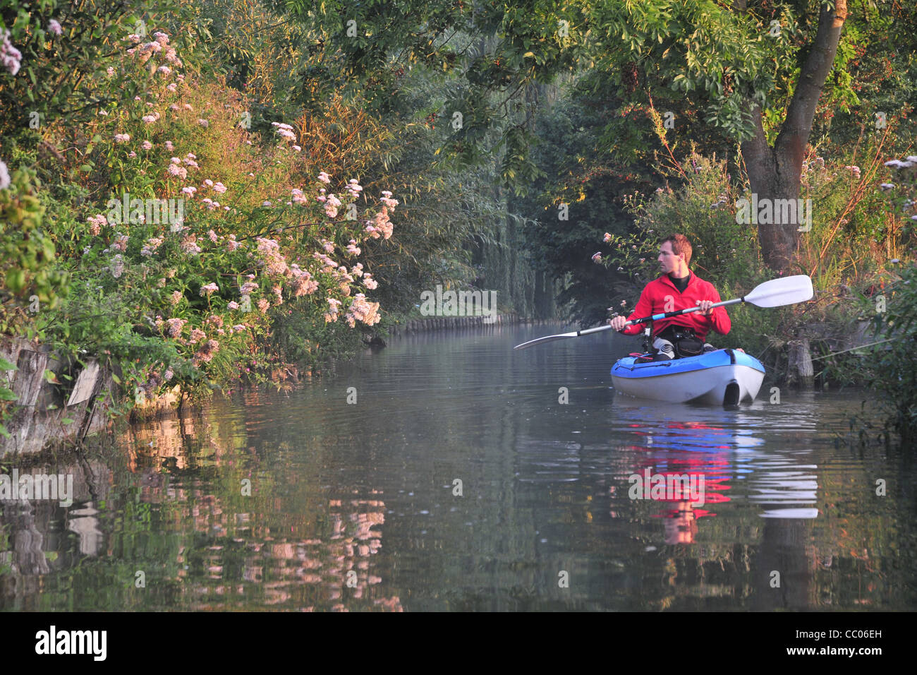 KAYAKING THROUGH THE HORTILLONNAGES OR FLOATING GARDENS, AMIENS, SOMME (80), FRANCE Stock Photo